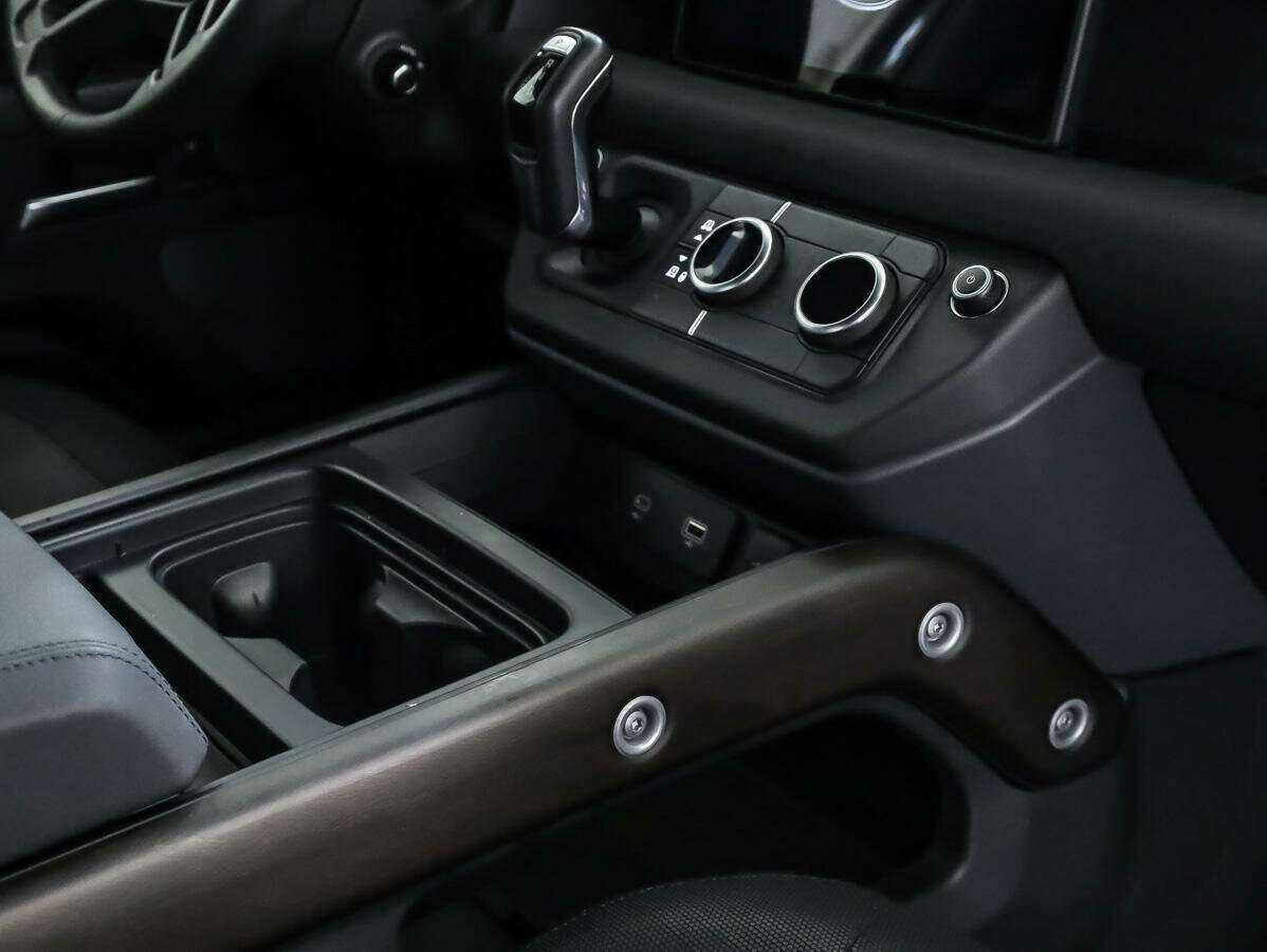 Купить Land Rover Defender 90, 2021, 79 925 км, фото №22