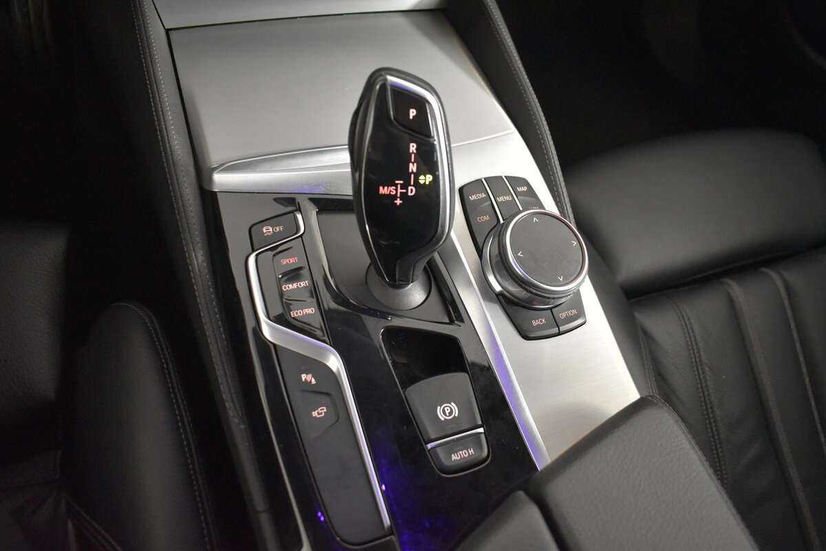 Купить BMW 5 серии 520d xDrive, 2018, 177 000 км, фото №17