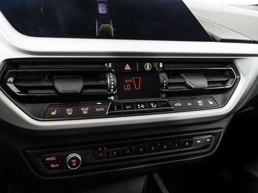 Купить BMW 1 серии 120d xDrive, 2019, 140 424 км, фото №17