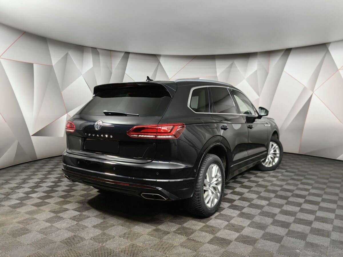 Купить Volkswagen Touareg, 2018, 139 797 км, фото №2