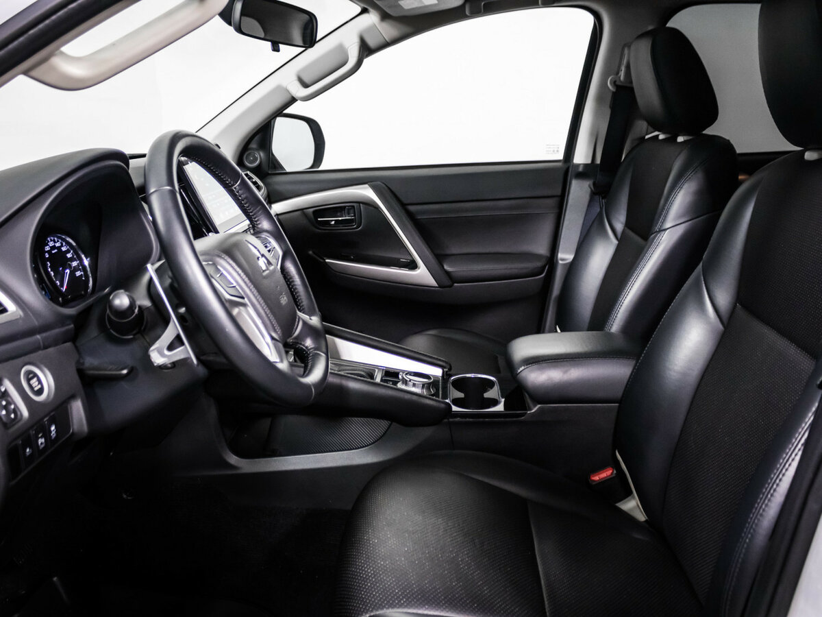 Купить Mitsubishi Pajero Sport III Рестайлинг, 2020, 13 000 км, фото №16
