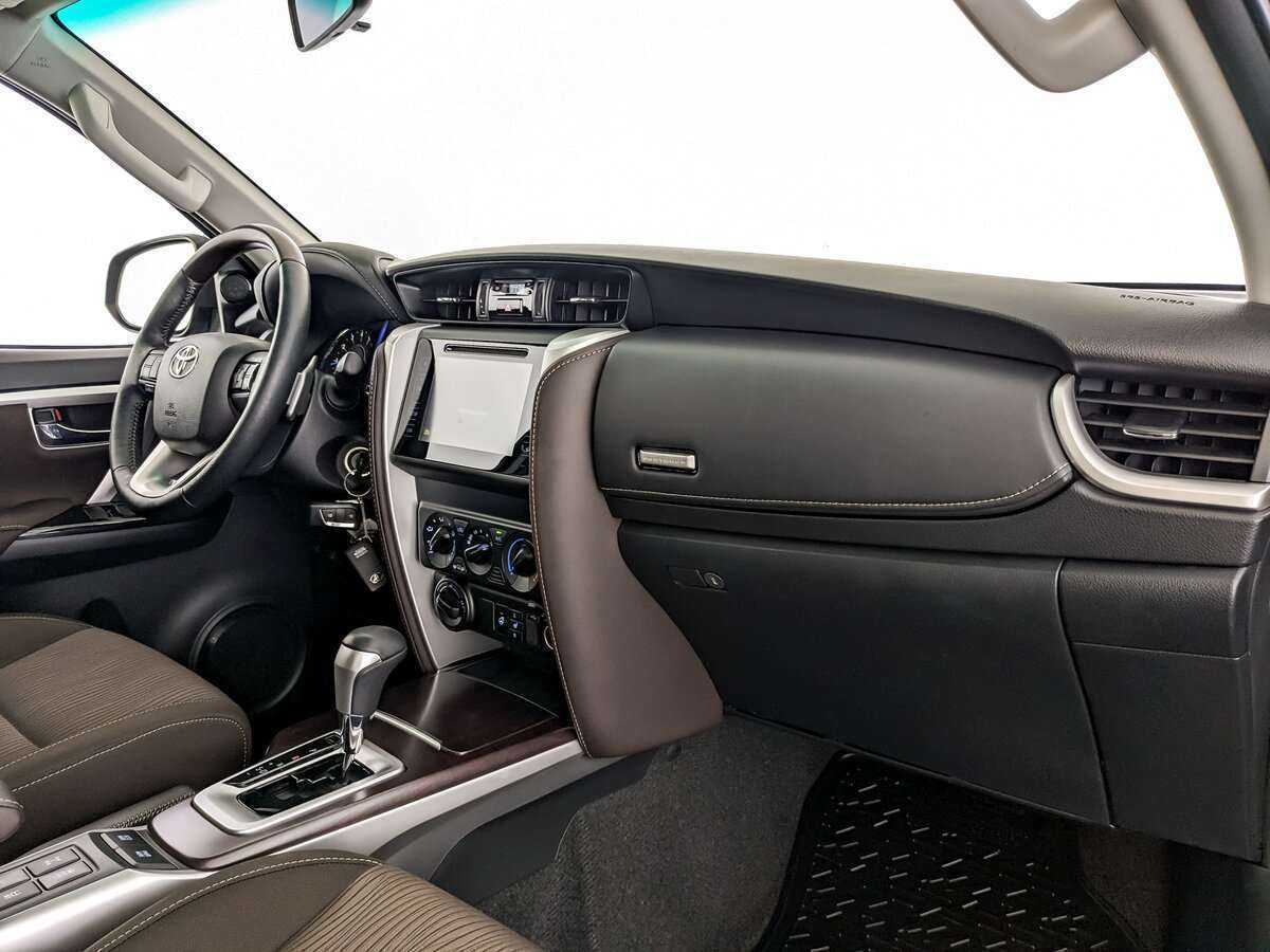 Купить Toyota Fortuner, 2018, 57 388 км, фото №9