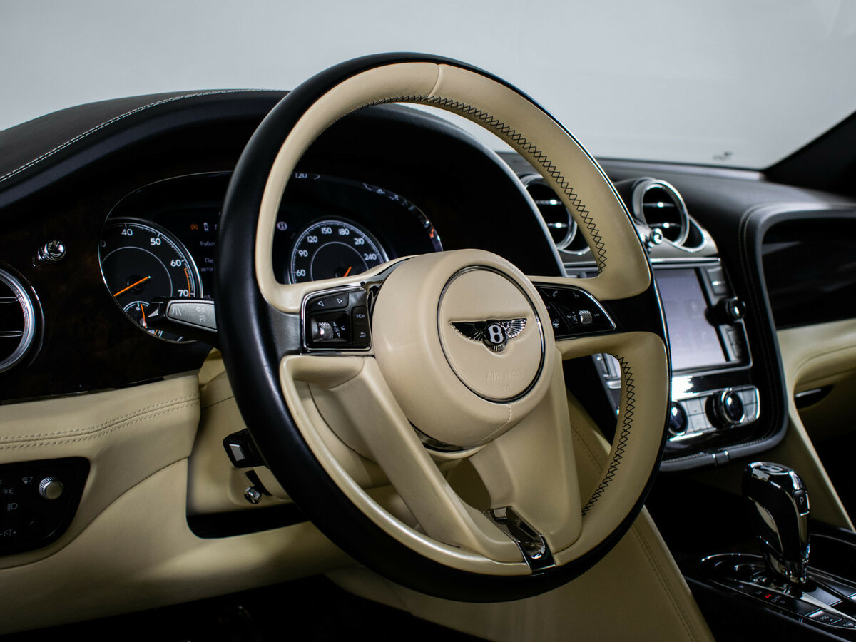 Купить Bentley Bentayga I, 2016, 99 901 км, фото №16