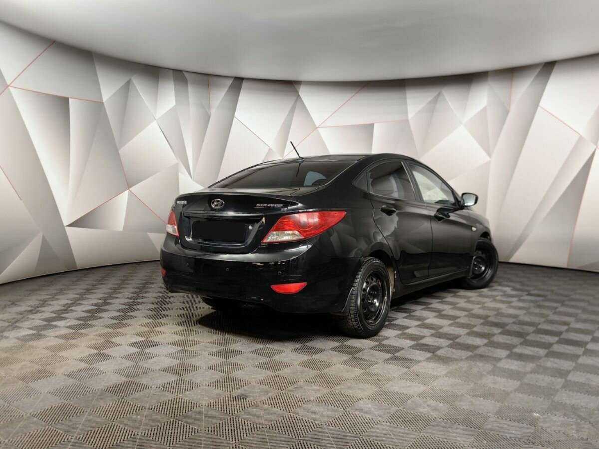 Купить Hyundai Solaris, 2011, 225 830 км, фото №2