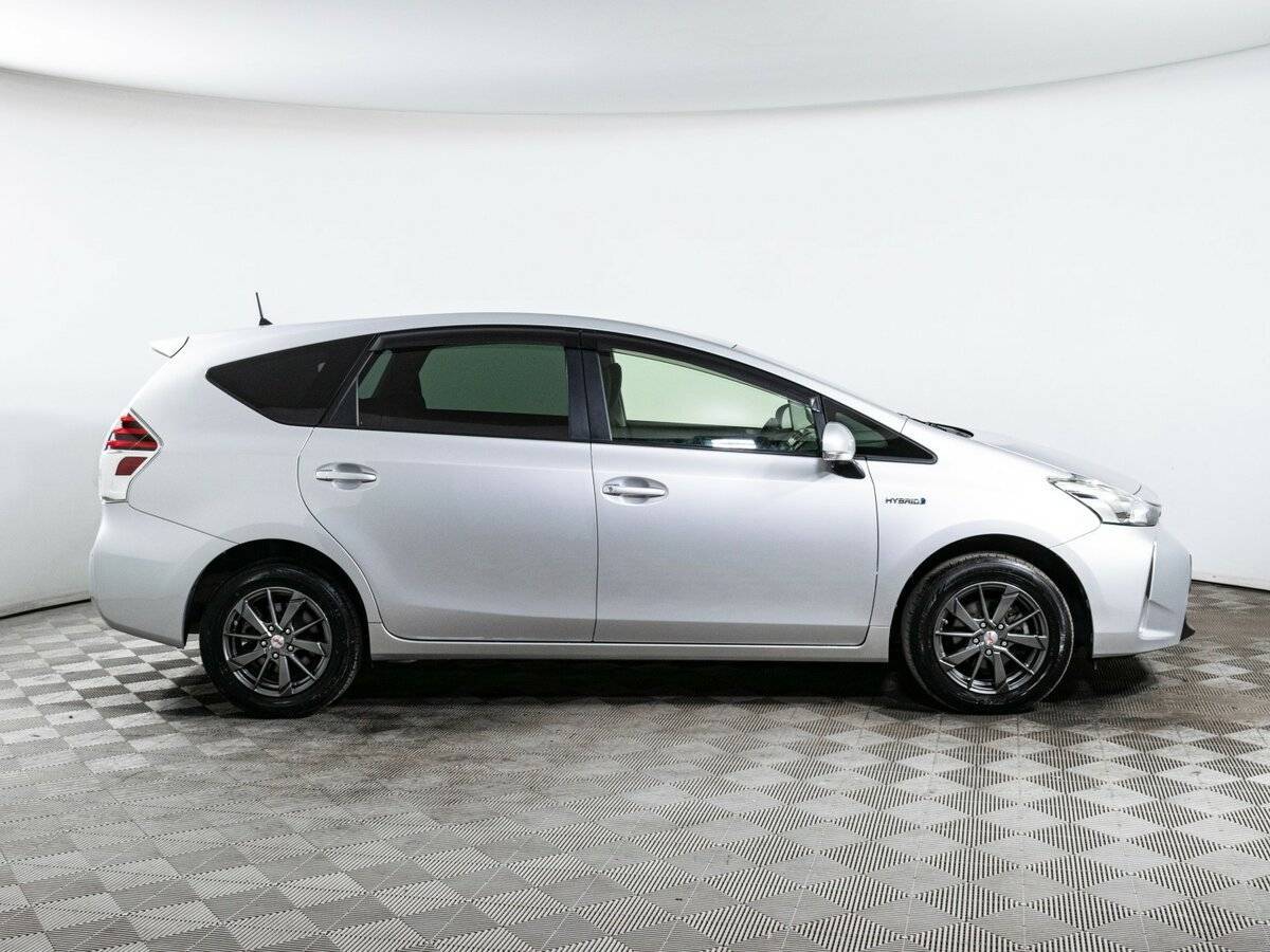 Купить Toyota Prius Alpha, 2017, 108 500 км, фото №4