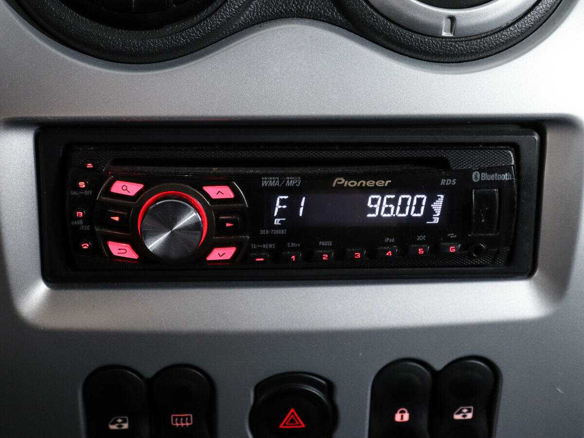 Купить Renault Sandero Stepway, 2011, 105 609 км, фото №17