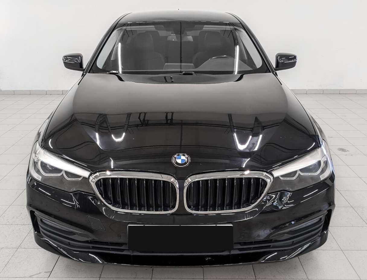 Купить BMW 5 серии 520d, 2019, 81 388 км, фото №2
