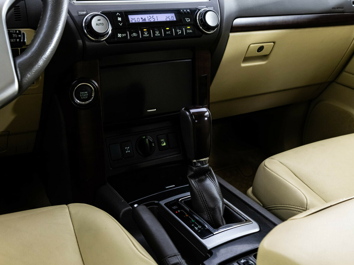 Купить Toyota Land Cruiser Prado 150 Series Рестайлинг 1, 2016, 172 945 км, фото №10
