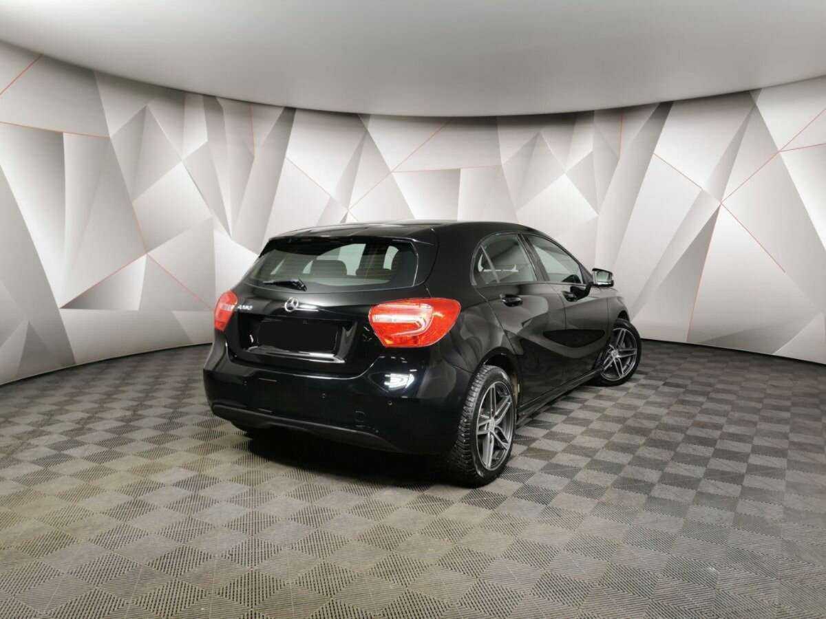 Купить Mercedes-Benz A-Класс 180, 2014, 70 496 км, фото №2