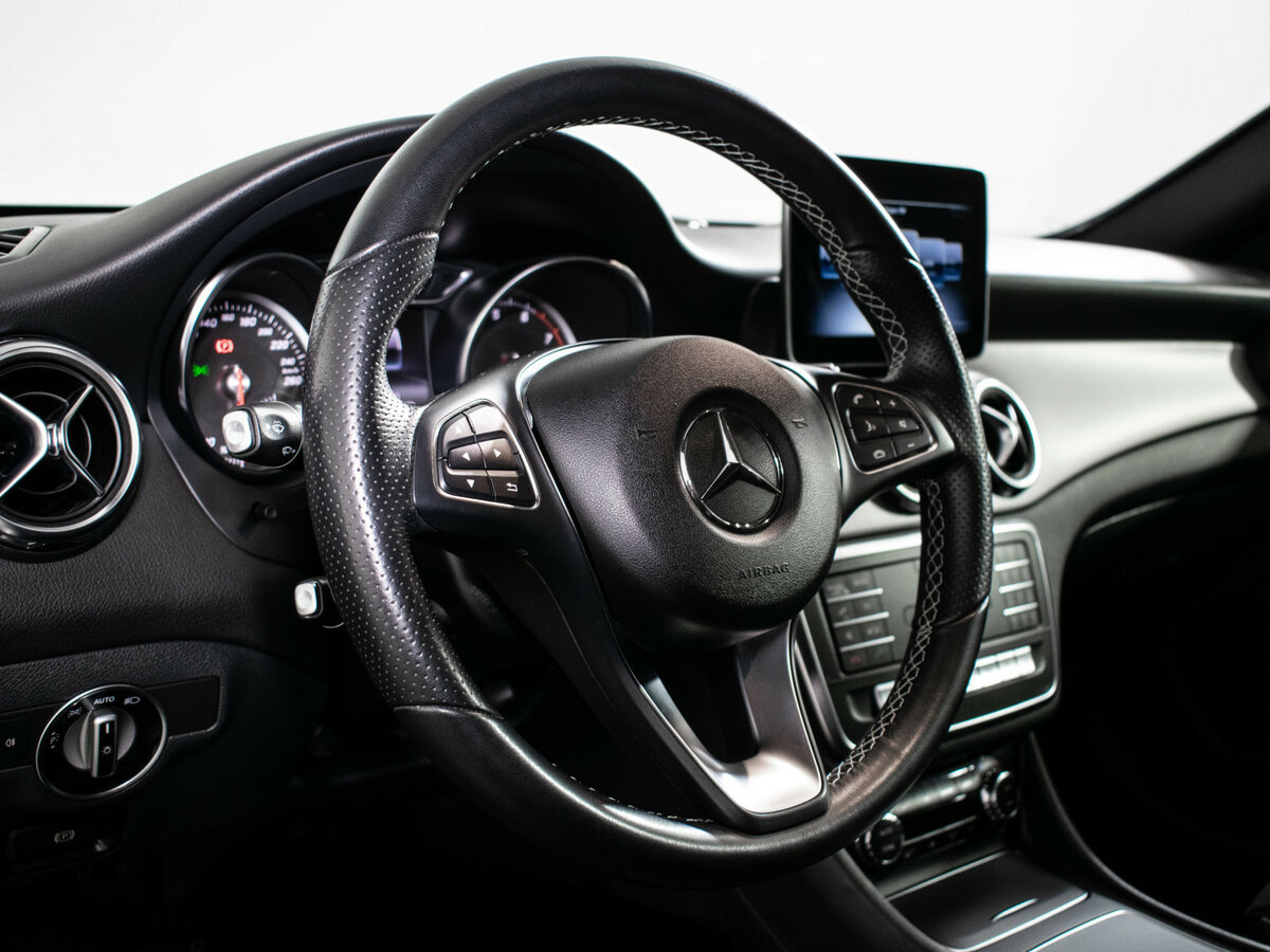 Купить Mercedes-Benz GLA 200 I (X156) Рестайлинг, 2018, 48 258 км, фото №14