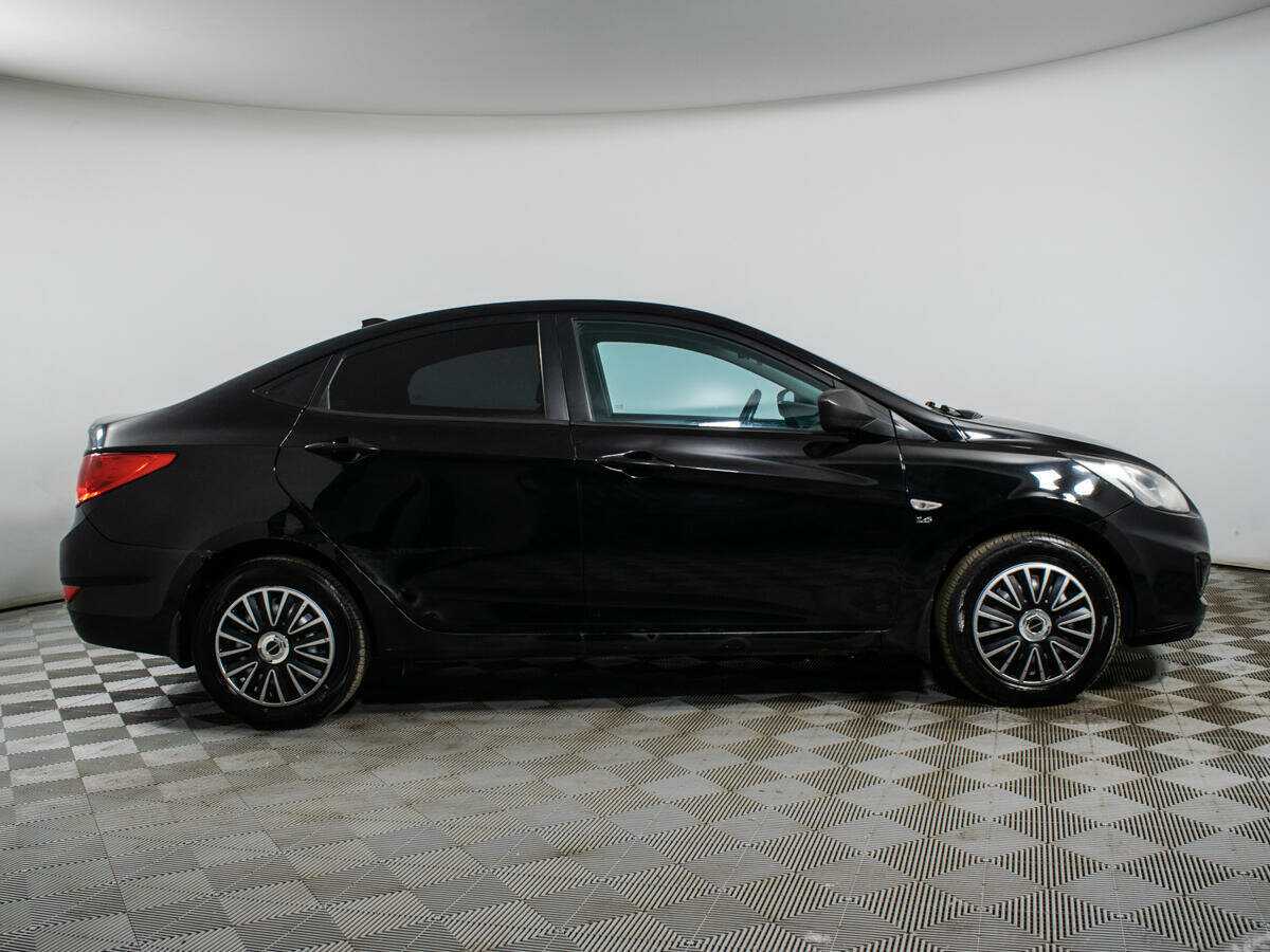 Купить Hyundai Solaris, 2013, 233 735 км, фото №4