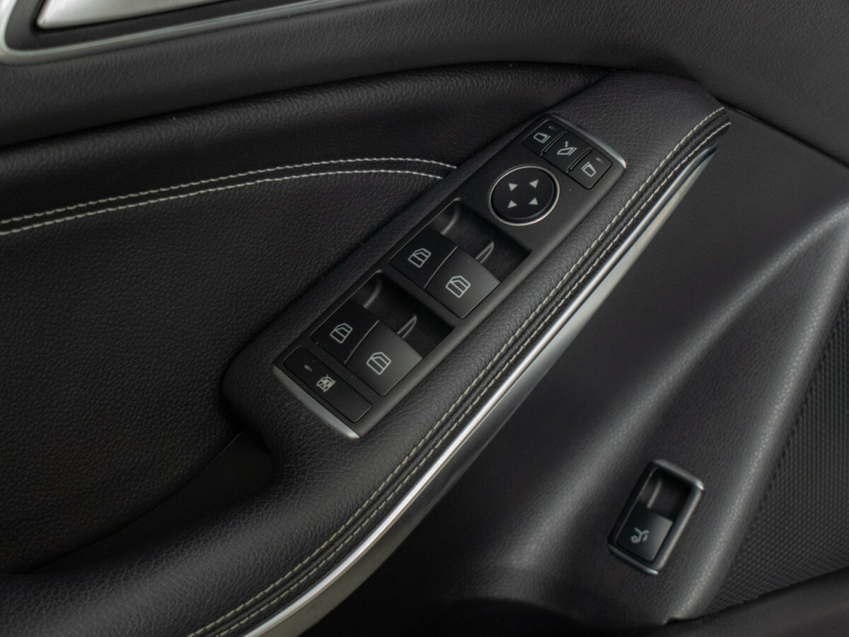 Купить Mercedes-Benz GLA 200 I (X156) Рестайлинг, 2018, 81 142 км, фото №14