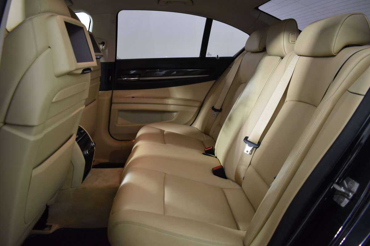 Купить BMW 7 серии 750i xDrive, 2012, 140 000 км, фото №9