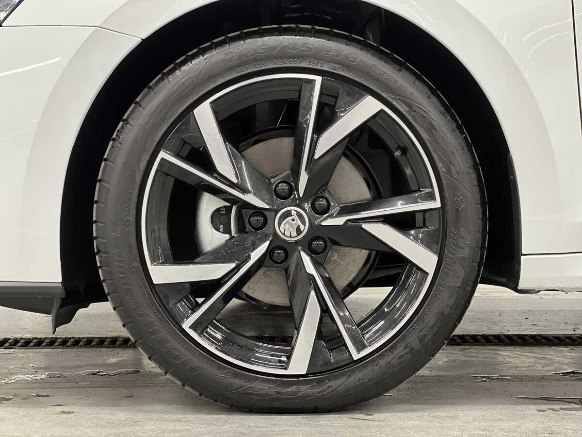 Купить Skoda Octavia, 2024, 104 км, фото №18