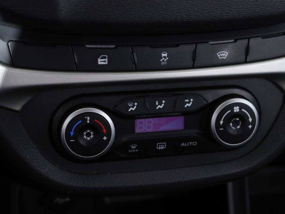 Купить Lada (ВАЗ) Vesta SW Cross, 2018, 75 960 км, фото №16