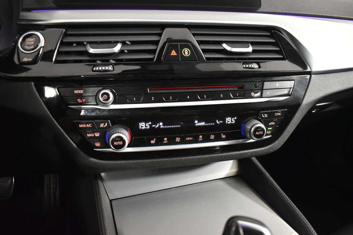 Купить BMW 5 серии 520d xDrive, 2018, 177 000 км, фото №18