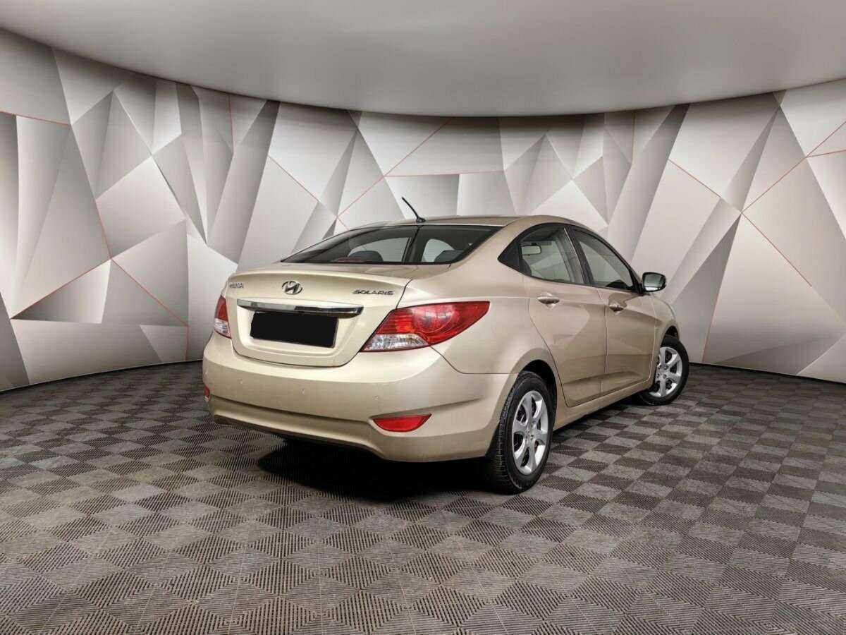 Купить Hyundai Solaris, 2011, 122 814 км, фото №2