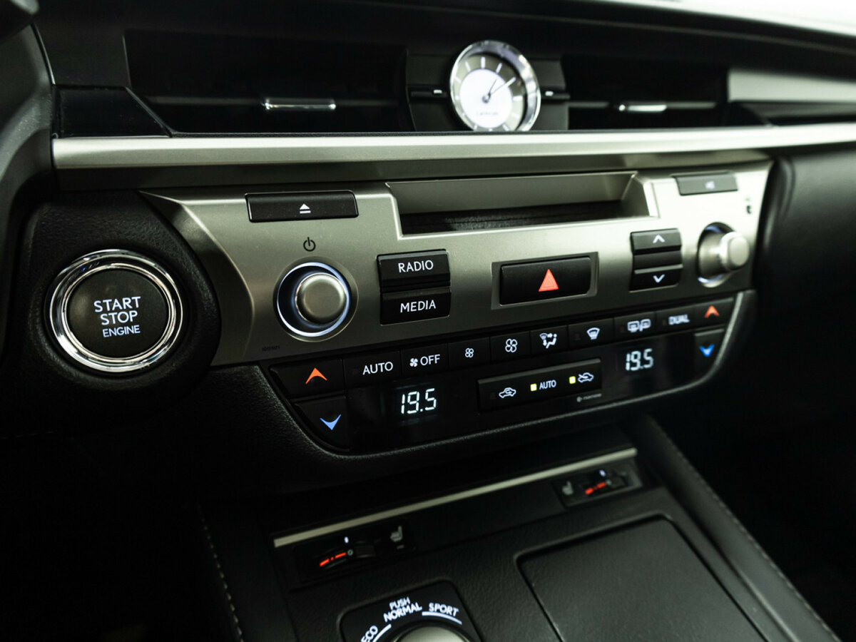 Купить Lexus ES 200 VI Рестайлинг, 2016, 158 648 км, фото №17