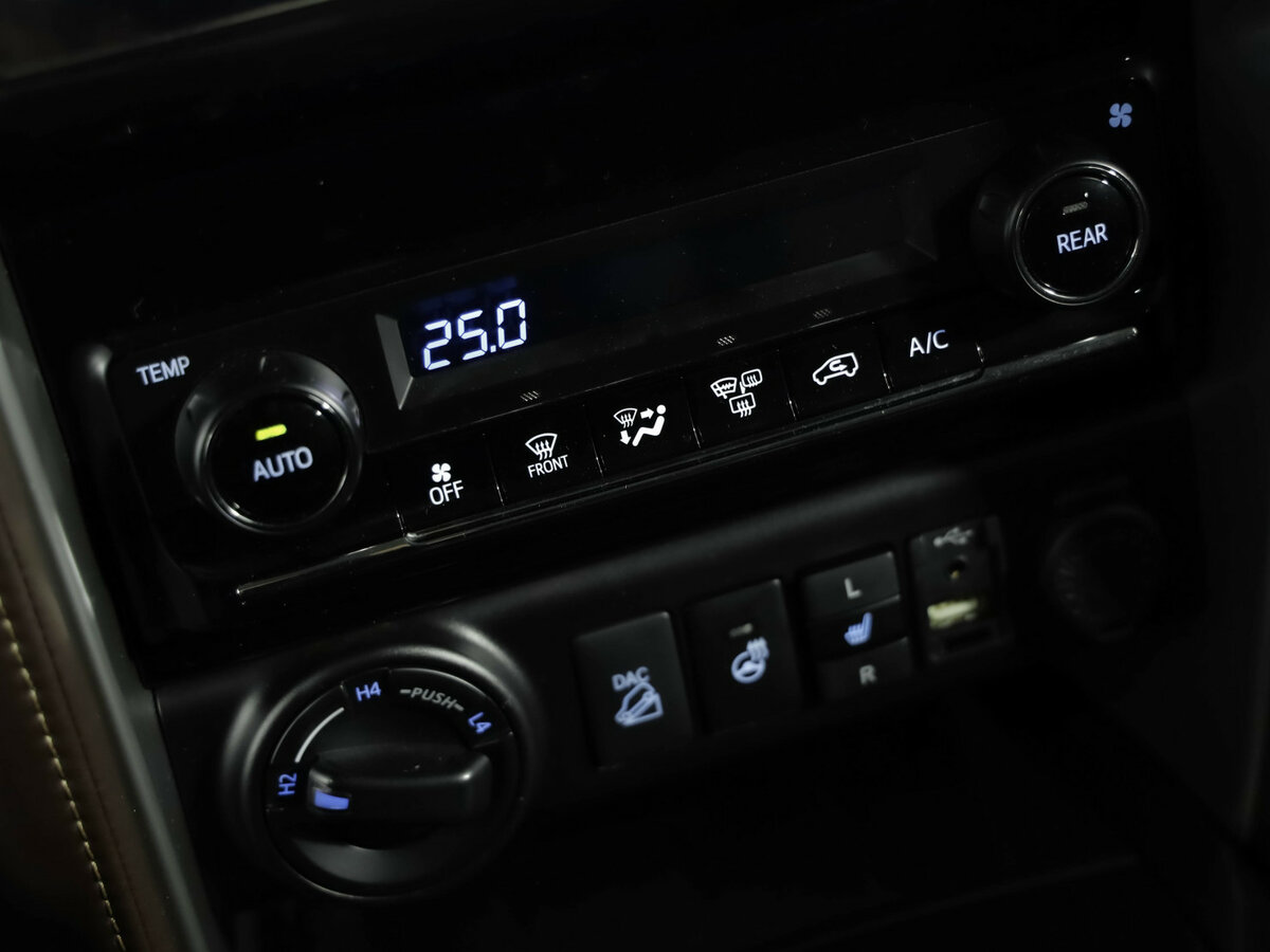 Купить Toyota Fortuner II, 2017, 126 805 км, фото №18