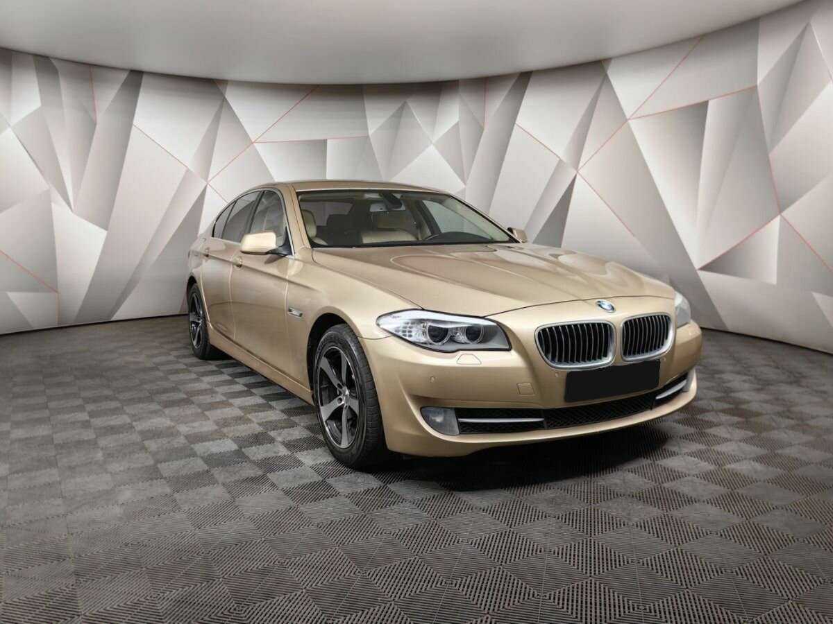 Купить BMW 5 серии 528i, 2011, 178 381 км, фото №3