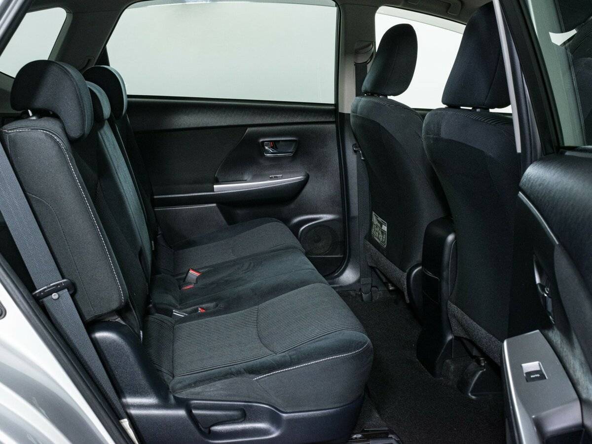Купить Toyota Prius Alpha, 2017, 108 500 км, фото №12