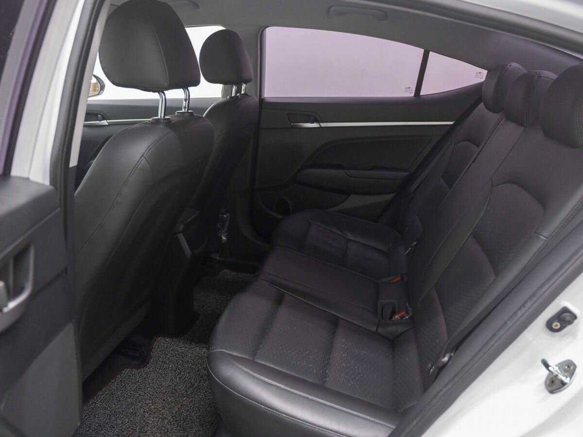 Купить Hyundai Avante, 2018, 83 500 км, фото №9