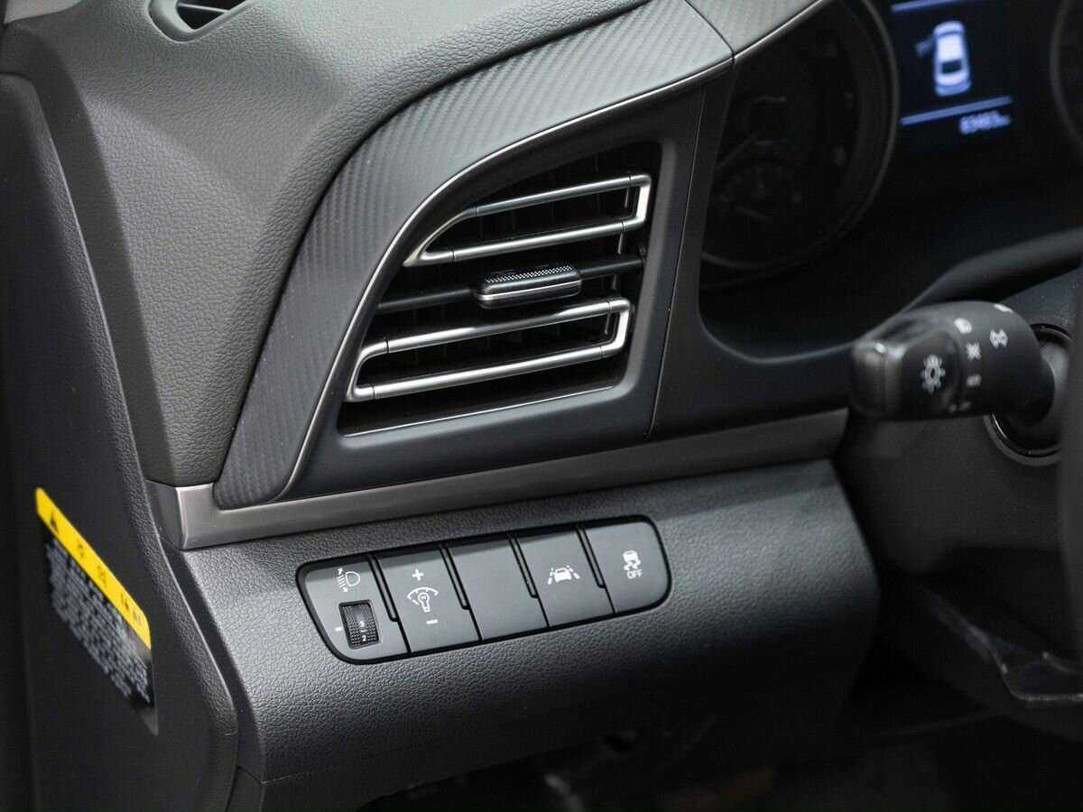 Купить Hyundai Avante, 2018, 83 500 км, фото №19