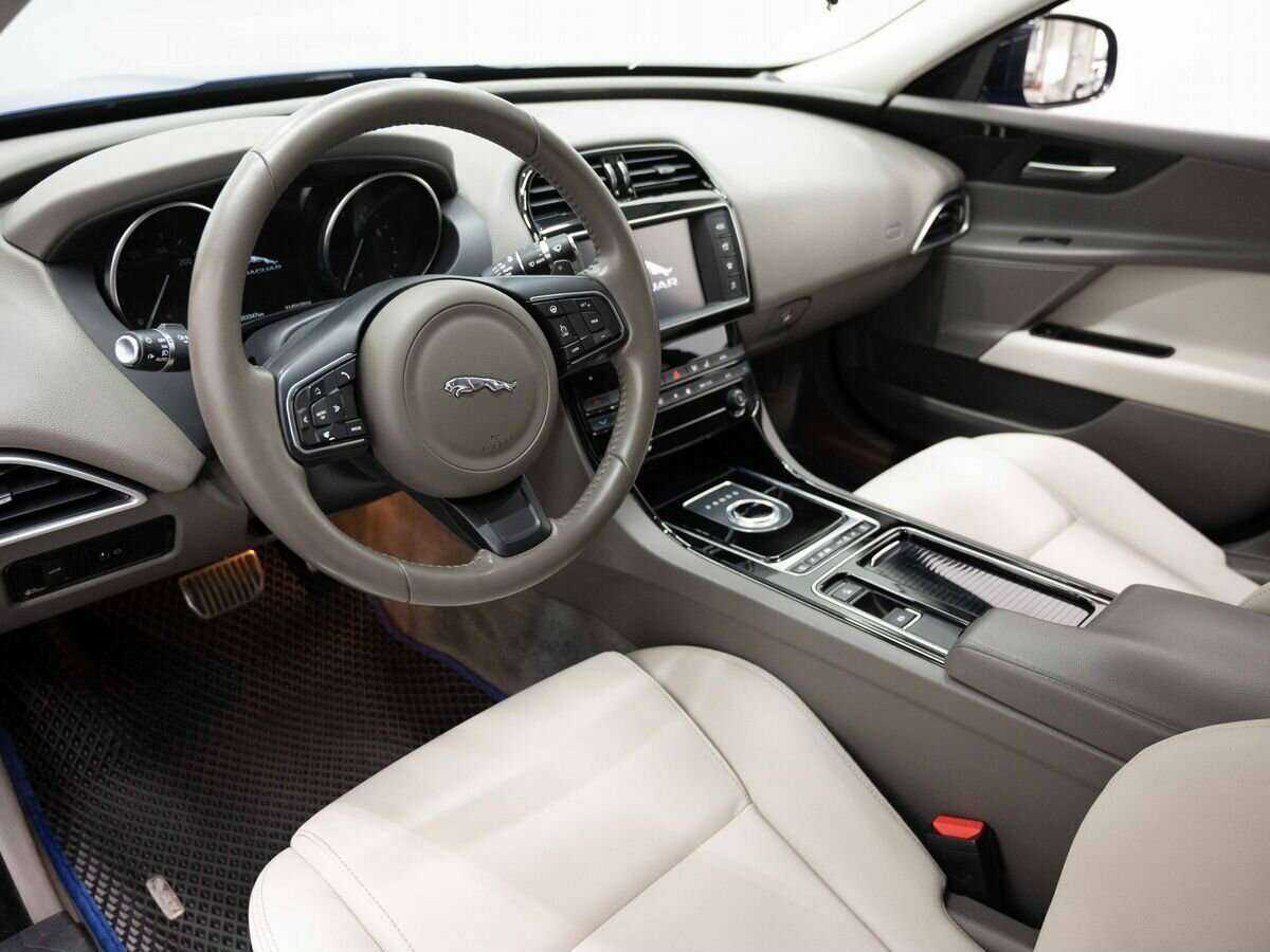 Купить Jaguar XE, 2017, 54 000 км, фото №7