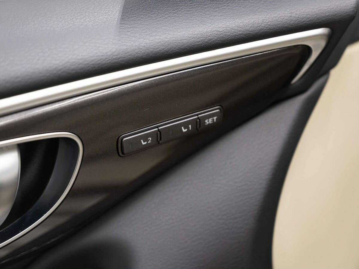 Купить Infiniti Q50, 2015, 117 982 км, фото №16