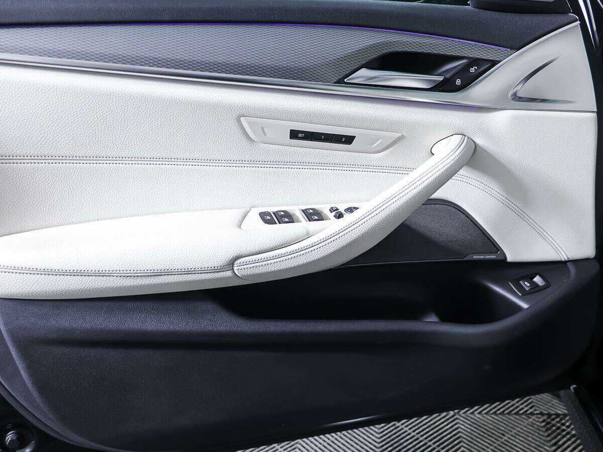 Купить BMW 5 серии 530i xDrive, 2019, 28 830 км, фото №17