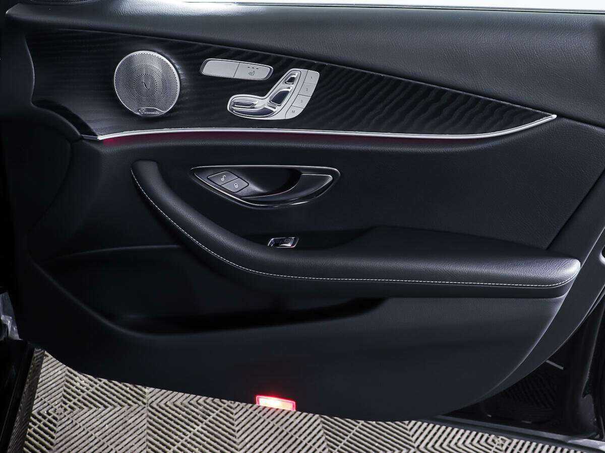 Купить Mercedes-Benz E-Класс 300, 2016, 55 977 км, фото №14