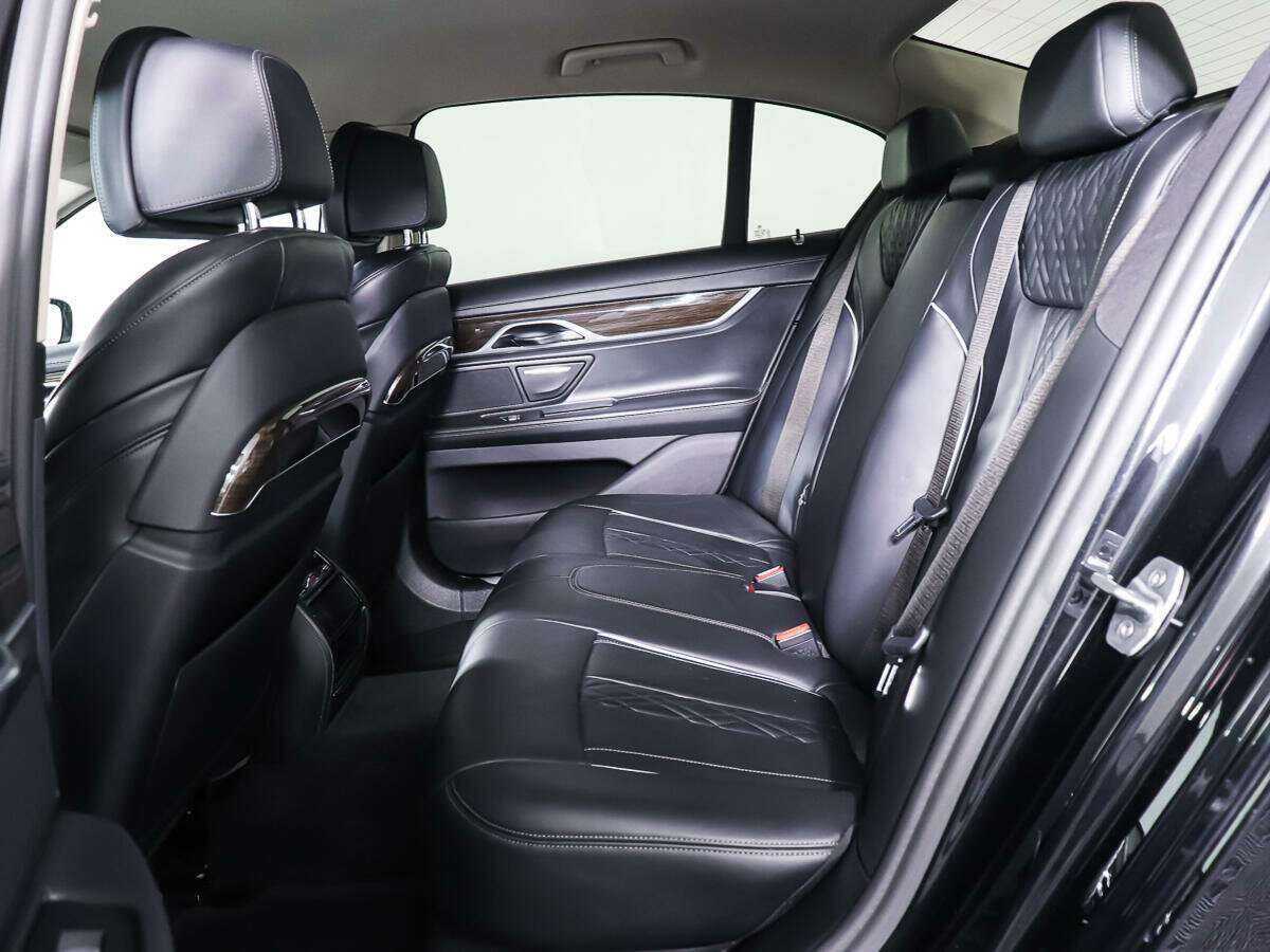 Купить BMW 7 серии 750i xDrive, 2016, 151 029 км, фото №10
