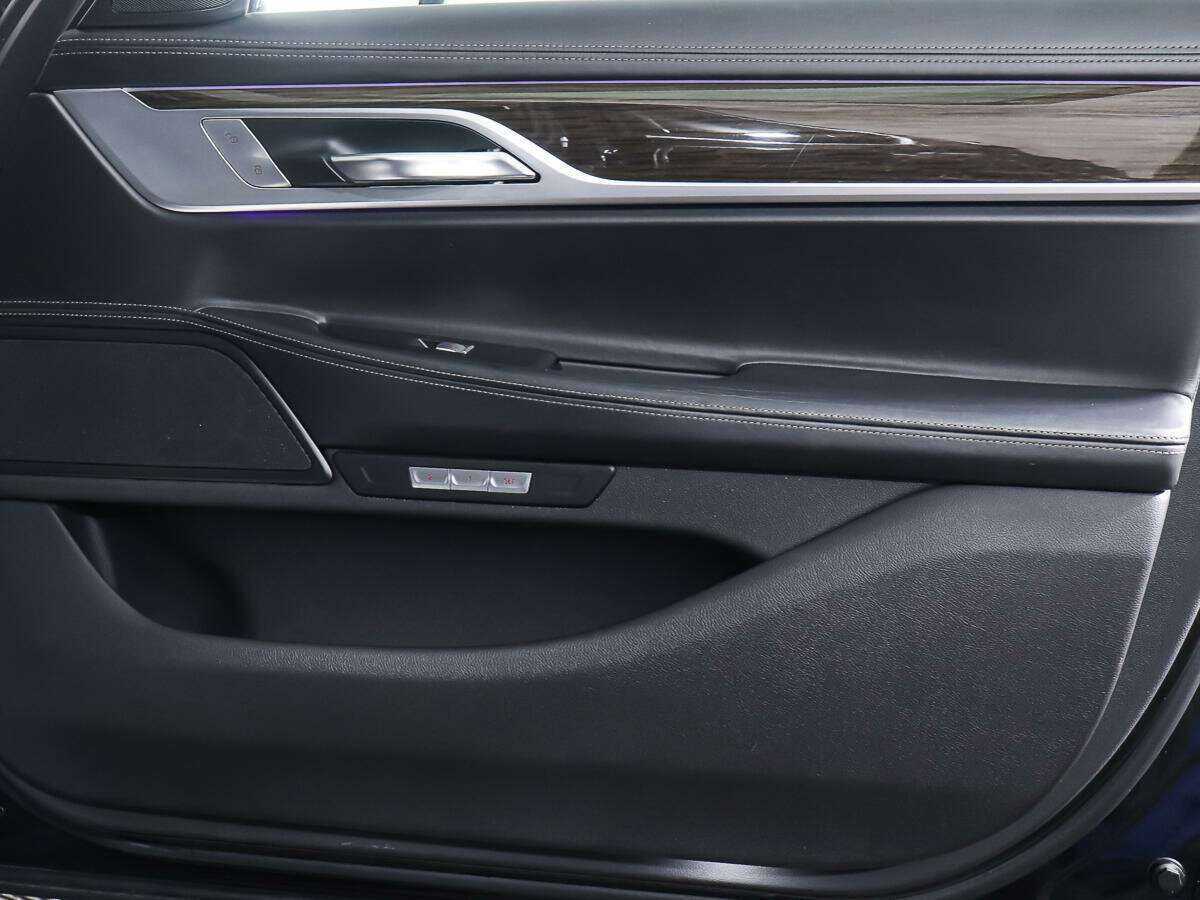Купить BMW 7 серии 750i xDrive, 2016, 151 029 км, фото №16
