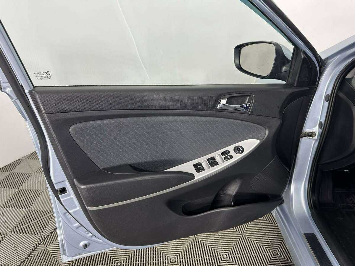 Купить Hyundai Solaris, 2011, 134 000 км, фото №8