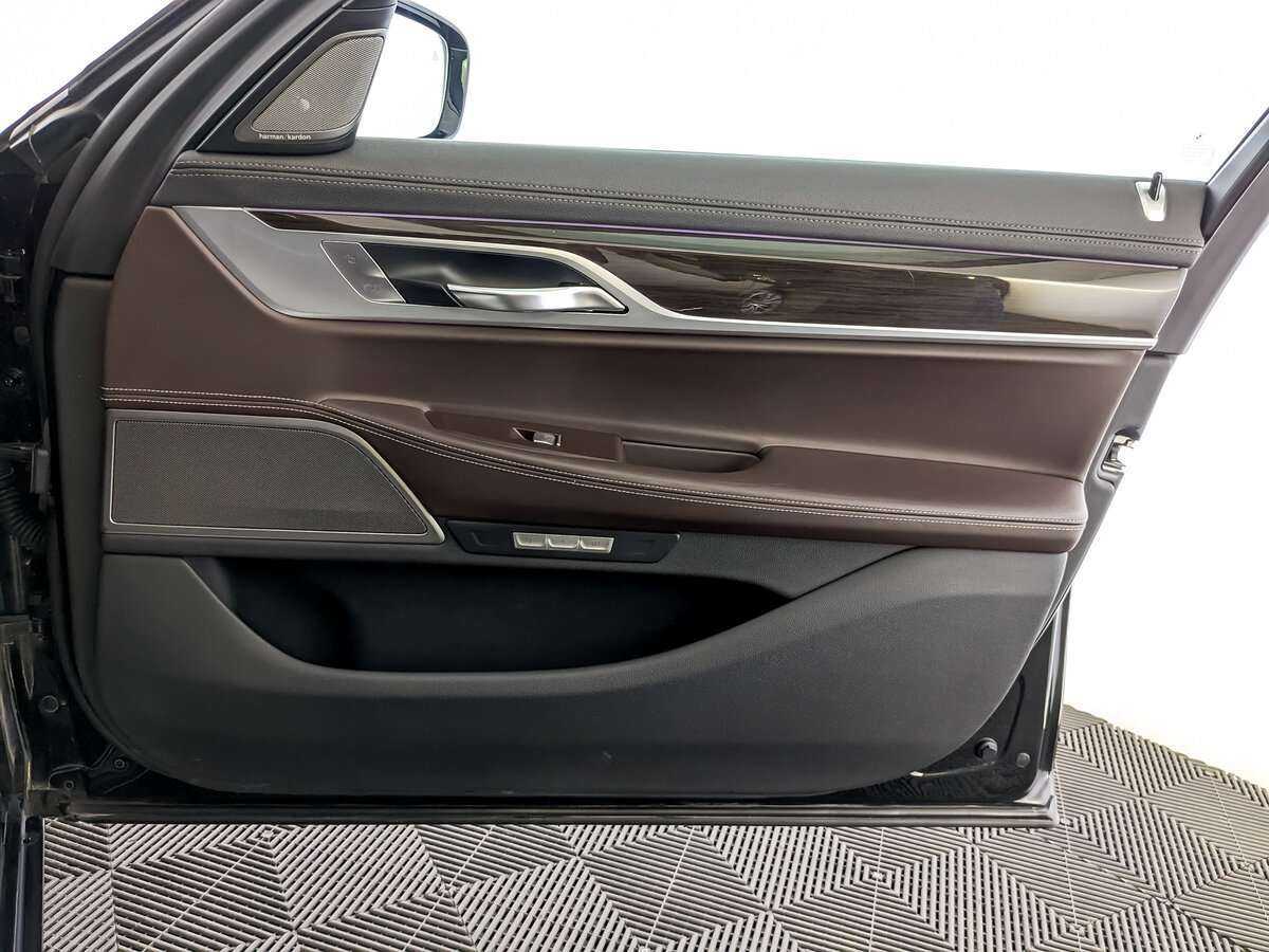 Купить BMW 7 серии Long 740Li xDrive, 2016, 65 355 км, фото №21