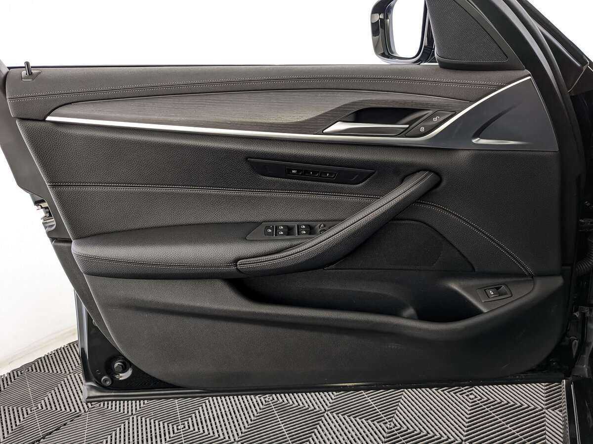 Купить BMW 5 серии 530d xDrive, 2021, 29 990 км, фото №14