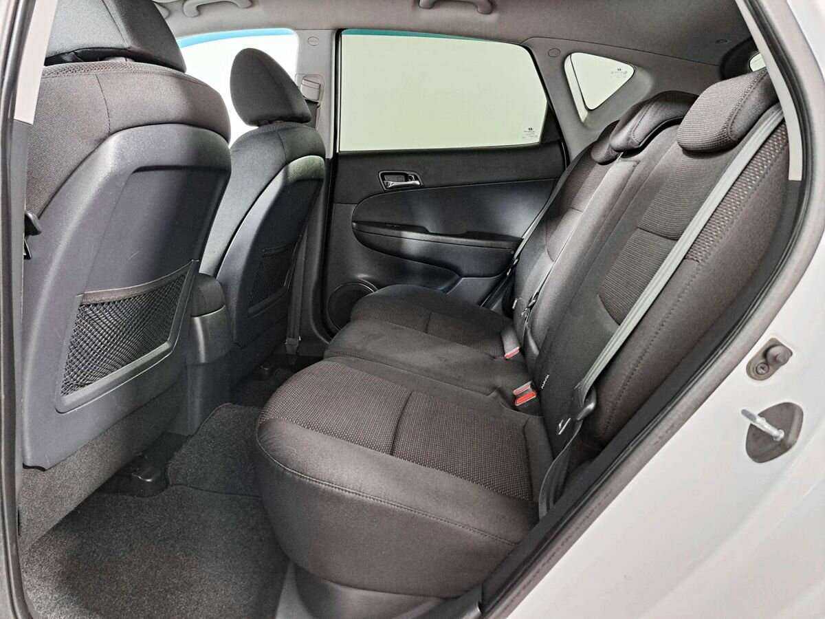 Купить Hyundai i30, 2011, 212 800 км, фото №12