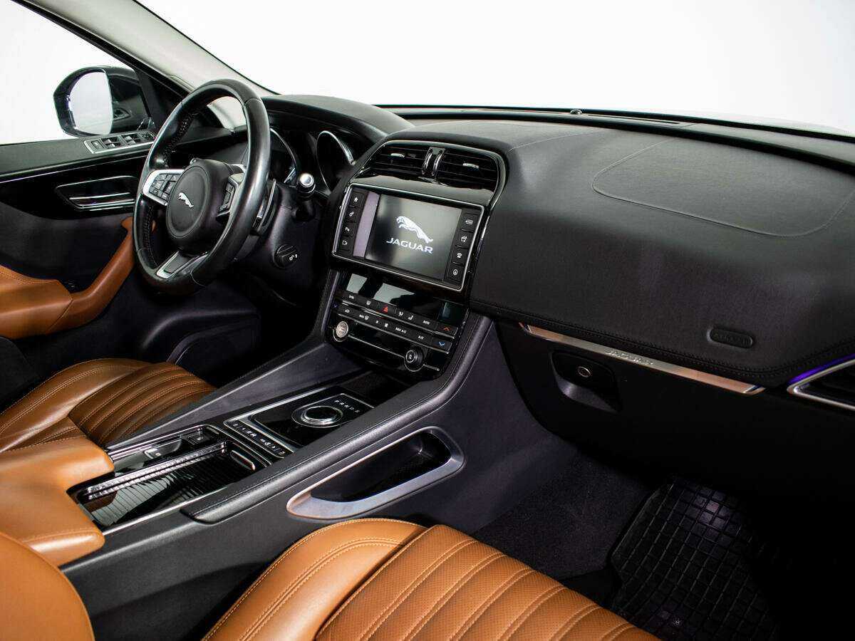 Купить Jaguar F-Pace, 2018, 121 000 км, фото №9