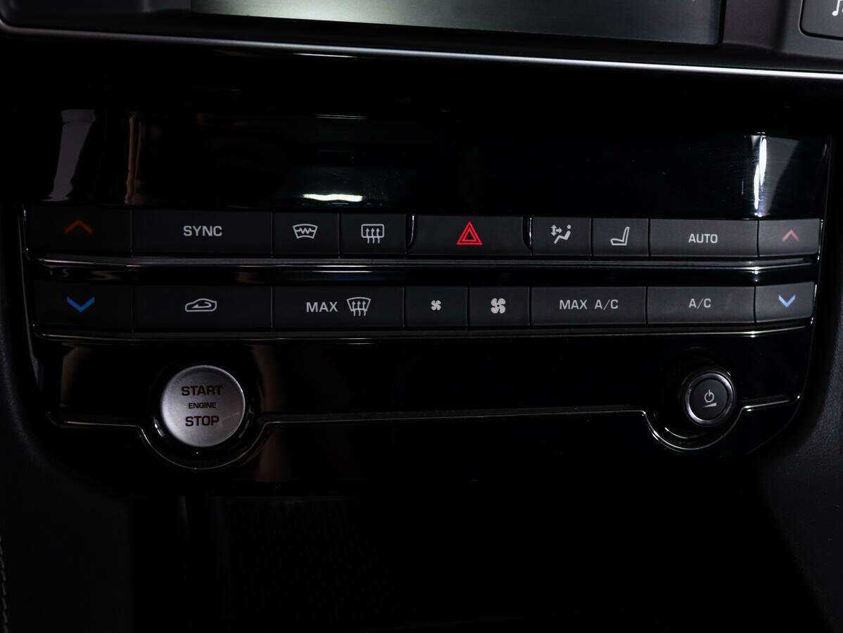 Купить Jaguar F-Pace, 2016, 90 800 км, фото №25