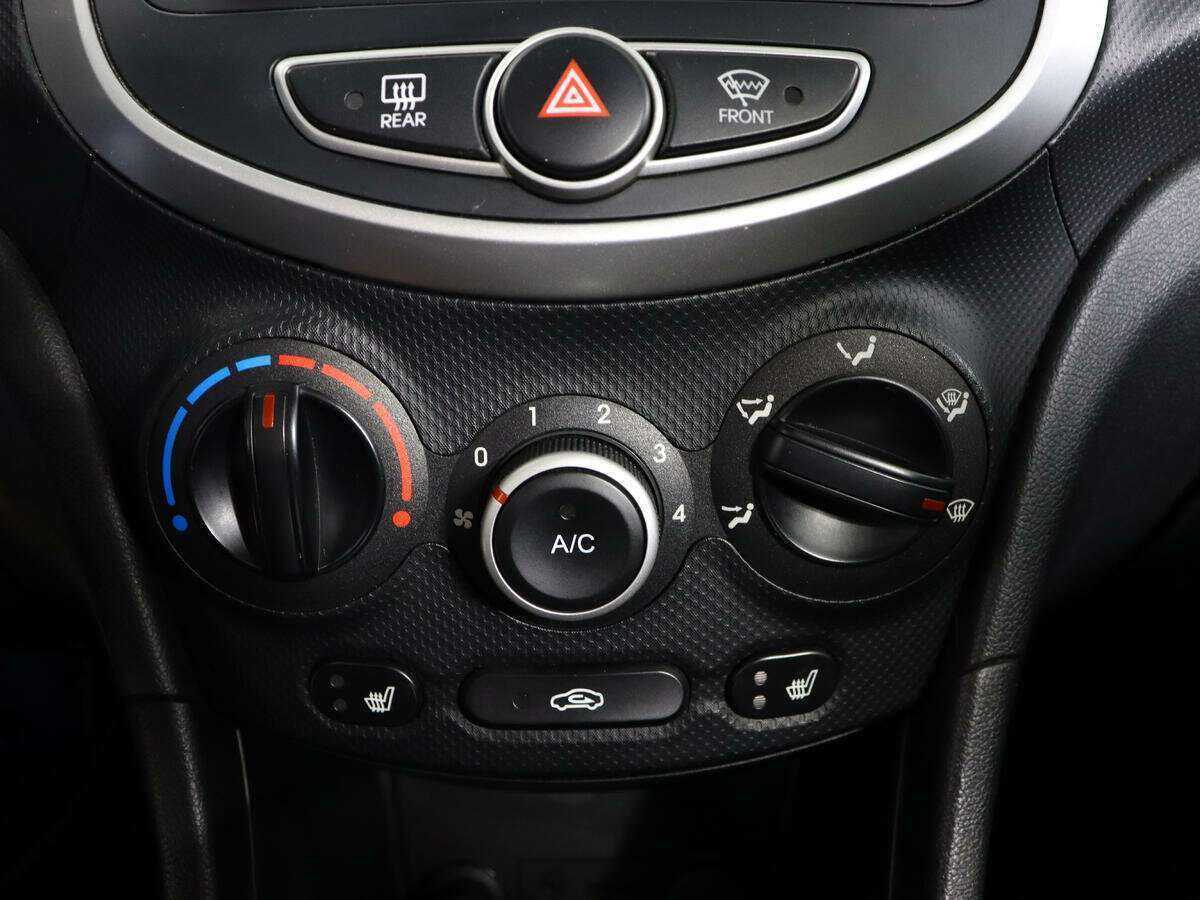 Купить Hyundai Solaris, 2011, 115 000 км, фото №17