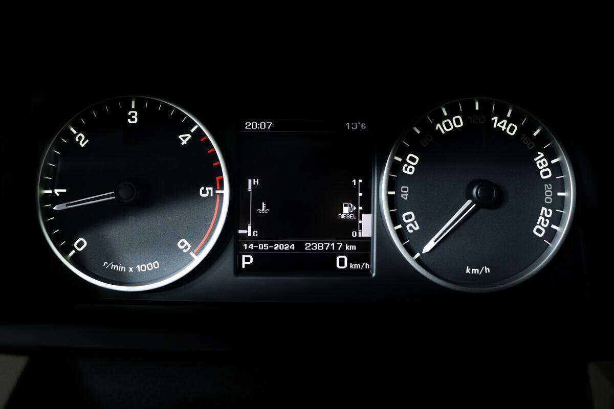 Купить Land Rover Discovery, 2015, 238 705 км, фото №8