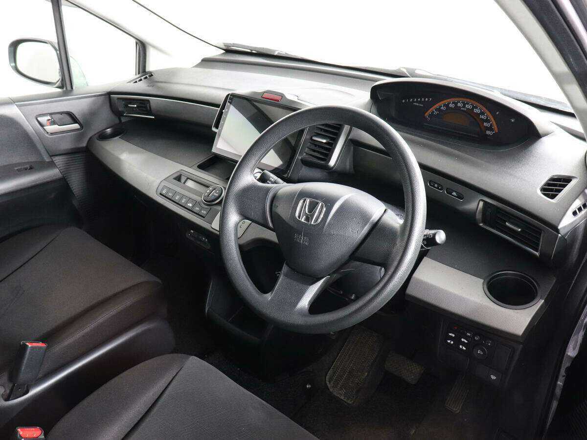 Купить Honda Freed, 2010, 142 924 км, фото №8