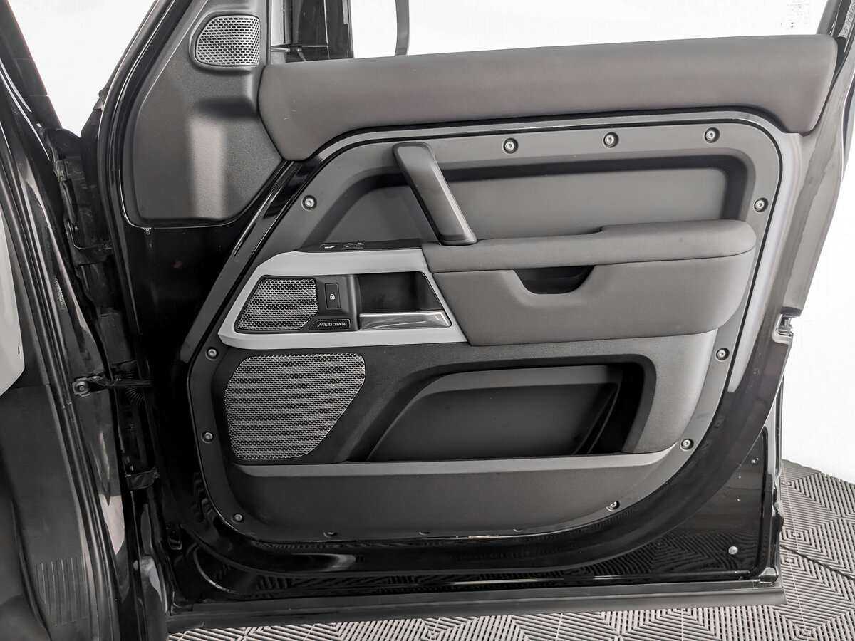 Купить Land Rover Defender 110, 2021, 71 334 км, фото №19