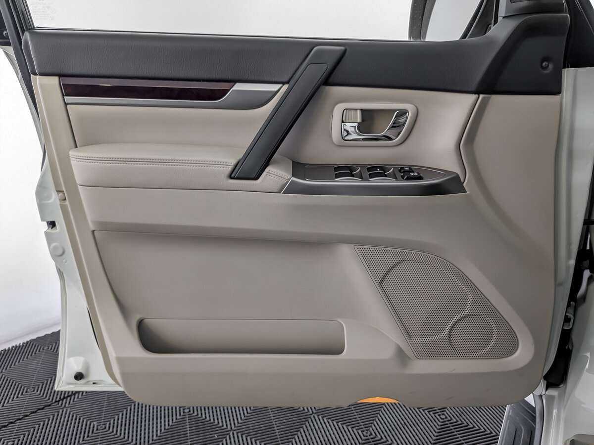 Купить Mitsubishi Pajero, 2020, 30 260 км, фото №13