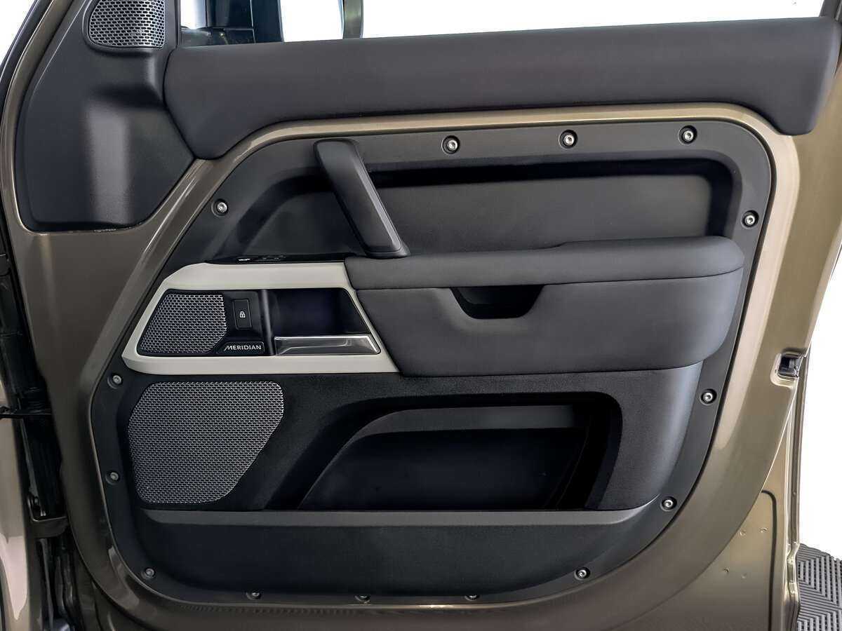 Купить Land Rover Defender 110, 2020, 86 033 км, фото №21