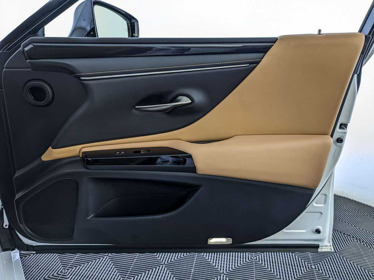 Купить Lexus ES 200, 2022, 7 300 км, фото №21