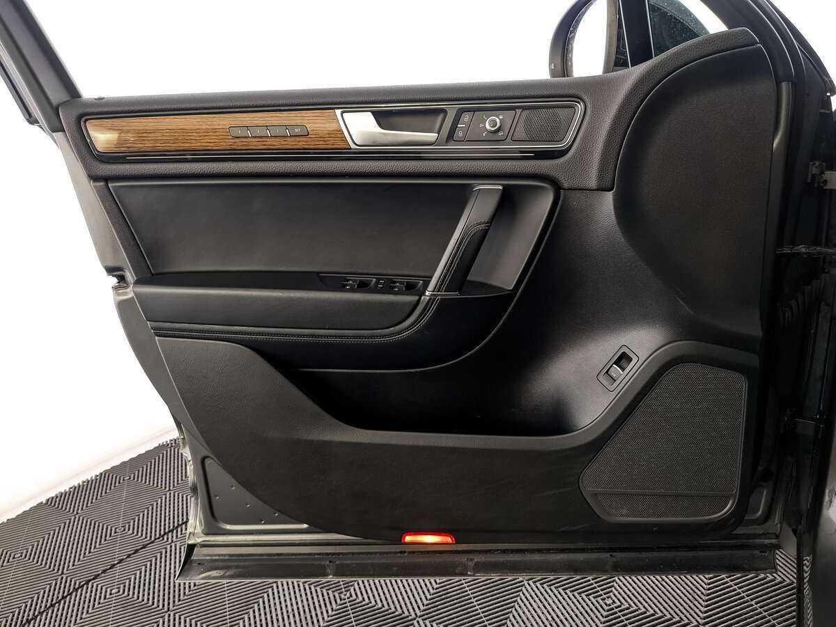 Купить Volkswagen Touareg, 2017, 132 764 км, фото №14