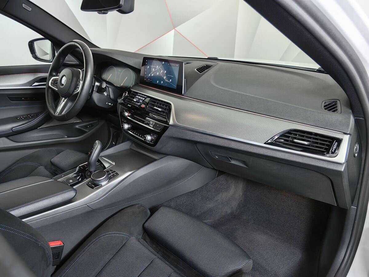 Купить BMW 5 серии 530i xDrive, 2019, 87 553 км, фото №9
