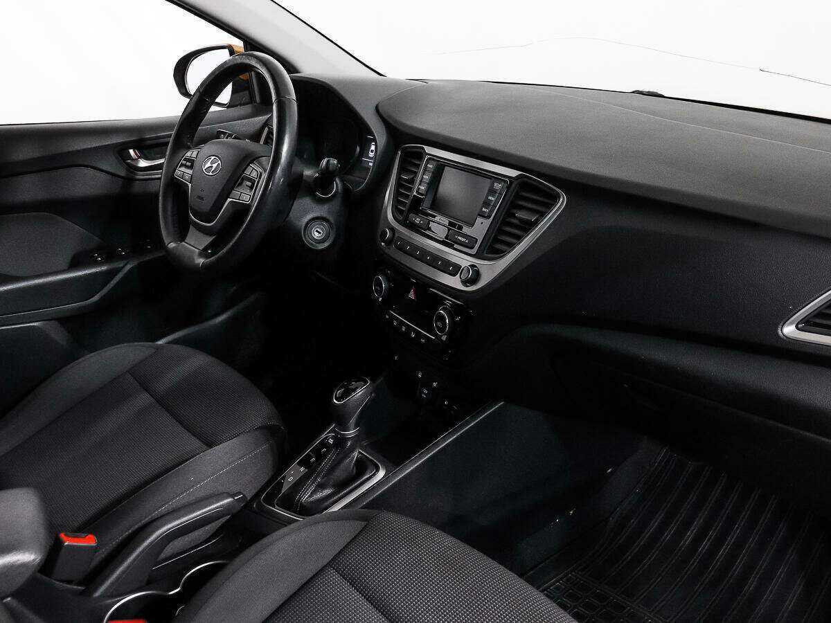 Купить Hyundai Solaris, 2017, 140 583 км, фото №9