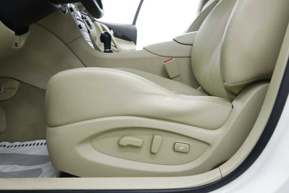 Купить Infiniti QX50, 2016, 117 500 км, фото №9